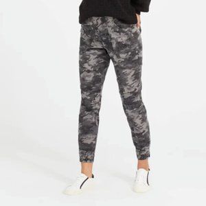 Spanx Camo Stretch Twill Cargo Jogger Size Large NWT $128